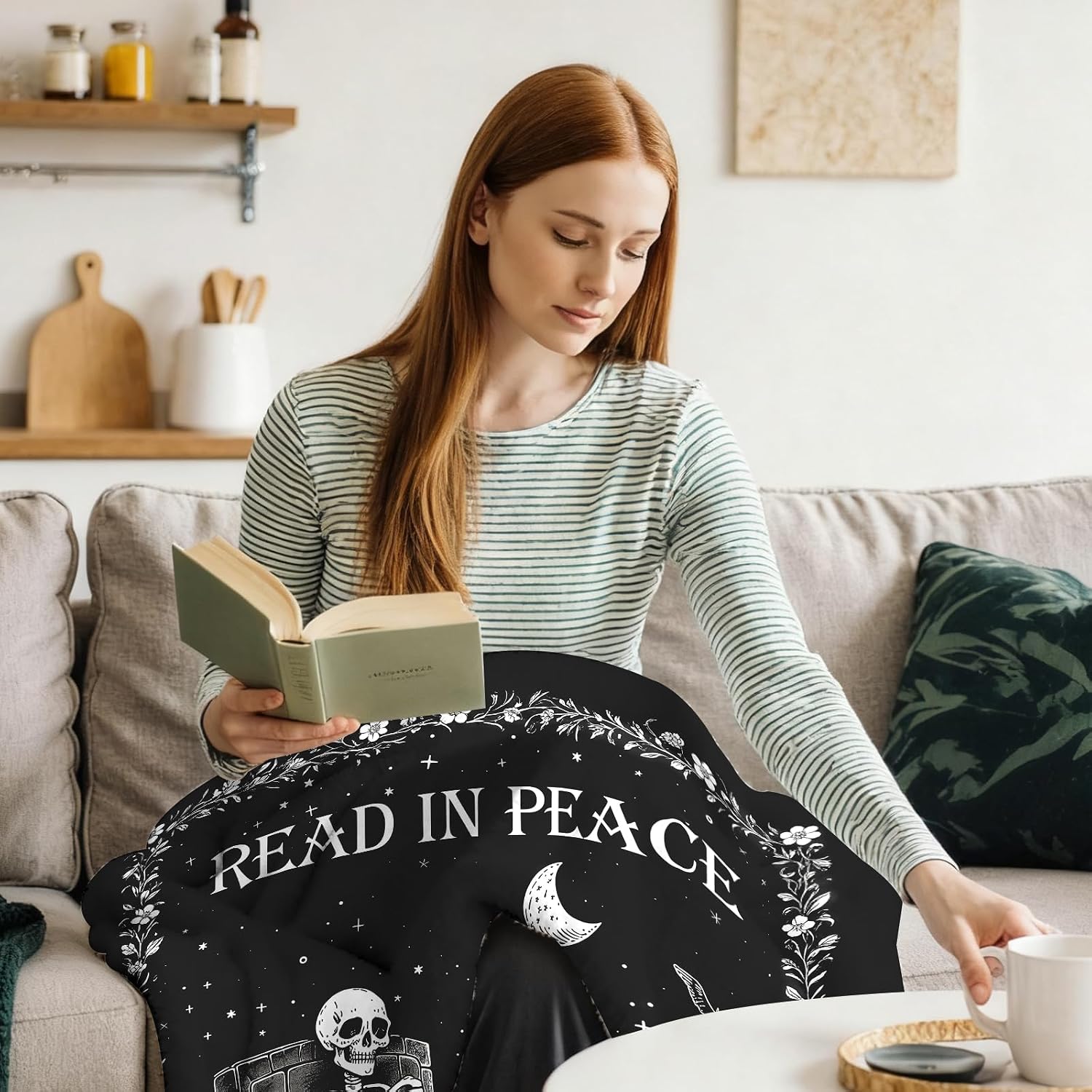 Gothic Ghost Reading Book Blan - Christmas Throw Blanket 评论和价格